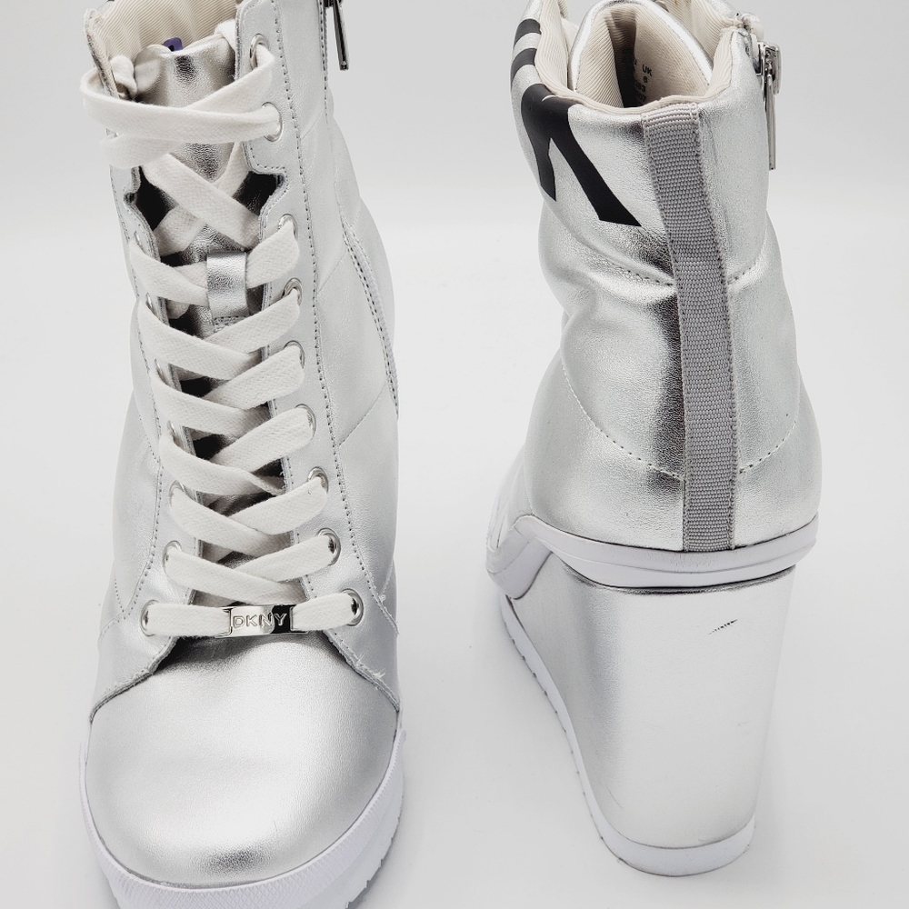 DKNY SILVER METALLIC WEDGE WOMEN SHOES SZ 8.5 - Picture 2 of 5